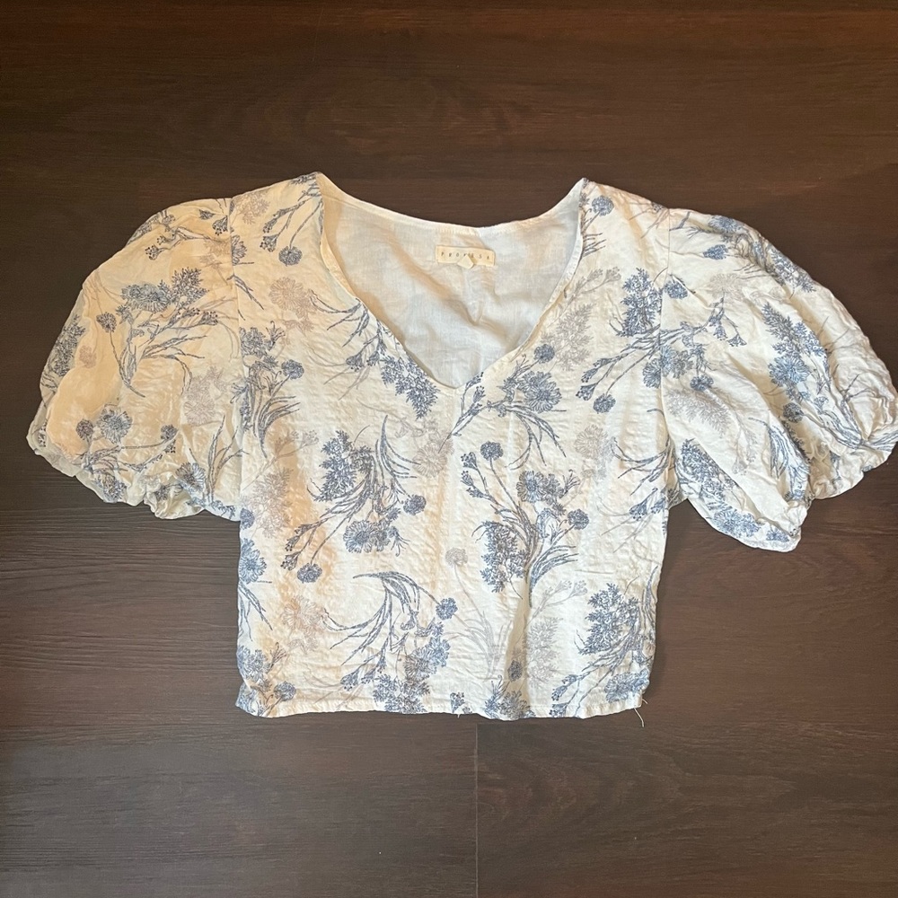 LAST CHANCE Like new Promesa puff sleeve crop top
